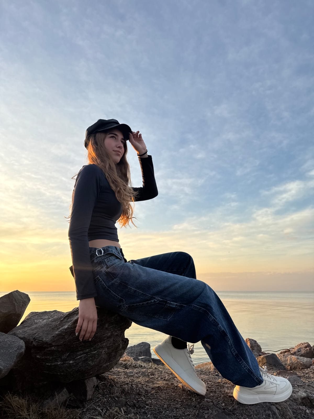 Elina junto al atardecer